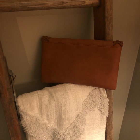 Clutch - Picture 2 of 5